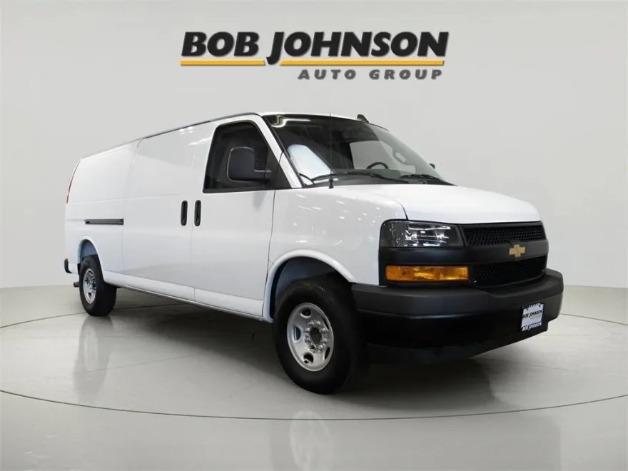 2025 Chevrolet Express Cargo 3500 photo 1