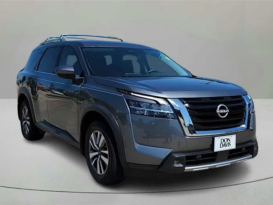 2022 Nissan Pathfinder SL photo 1