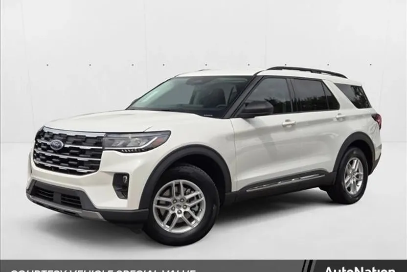 2025 Ford Explorer photo 1