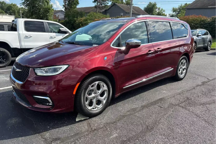 2021 Chrysler Pacifica Hybrid Limited photo 1