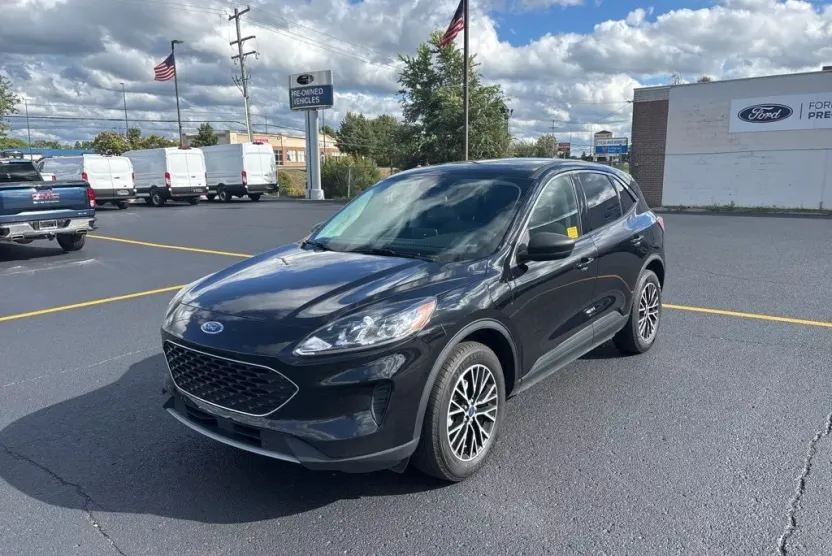 2022 Ford Escape Plug-In Hybrid SE photo 1