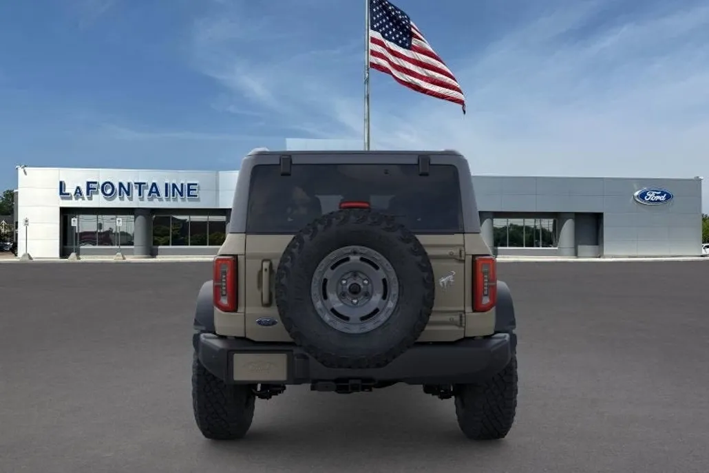 2025 Ford Bronco Outer Banks photo 1