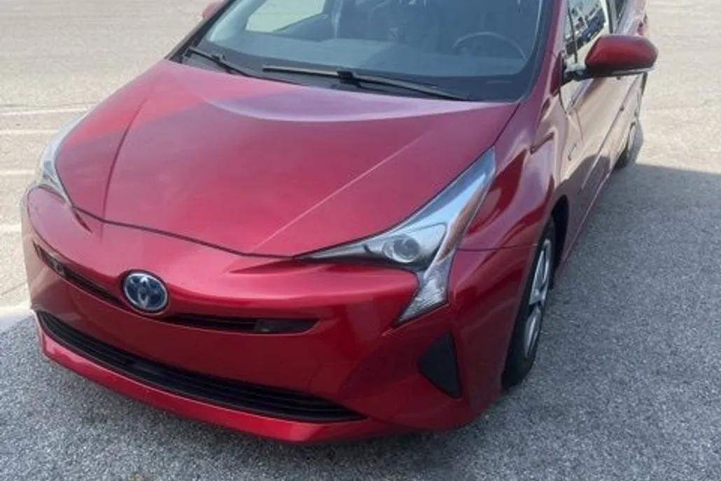 2017 Toyota Prius Four photo 1