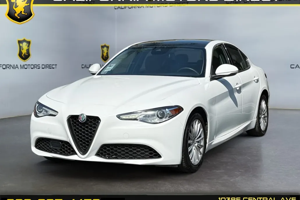 2021 Alfa Romeo Giulia photo 1