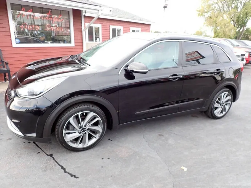 2017 Kia Niro Touring photo 1