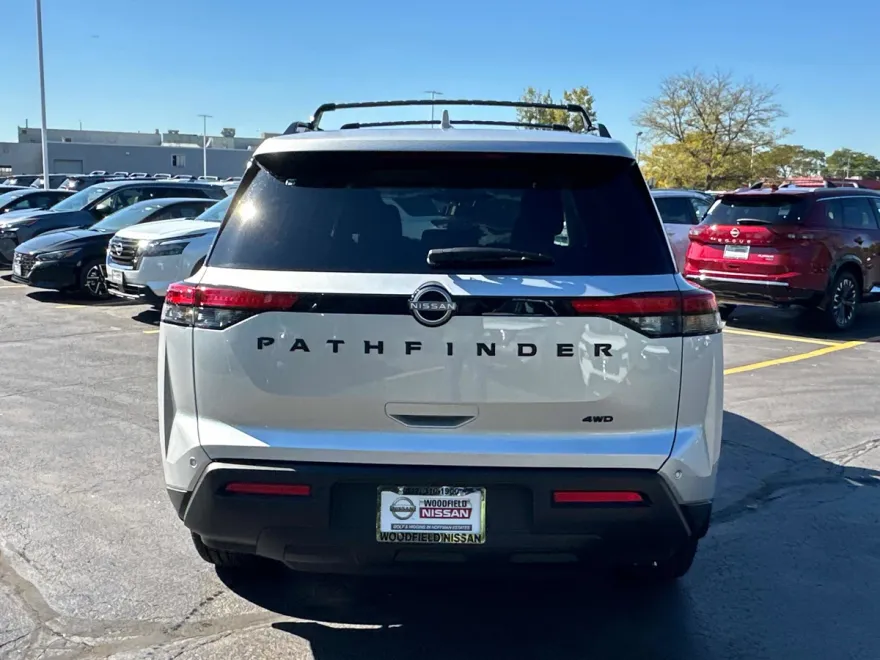 2025 Nissan Pathfinder SV photo 1