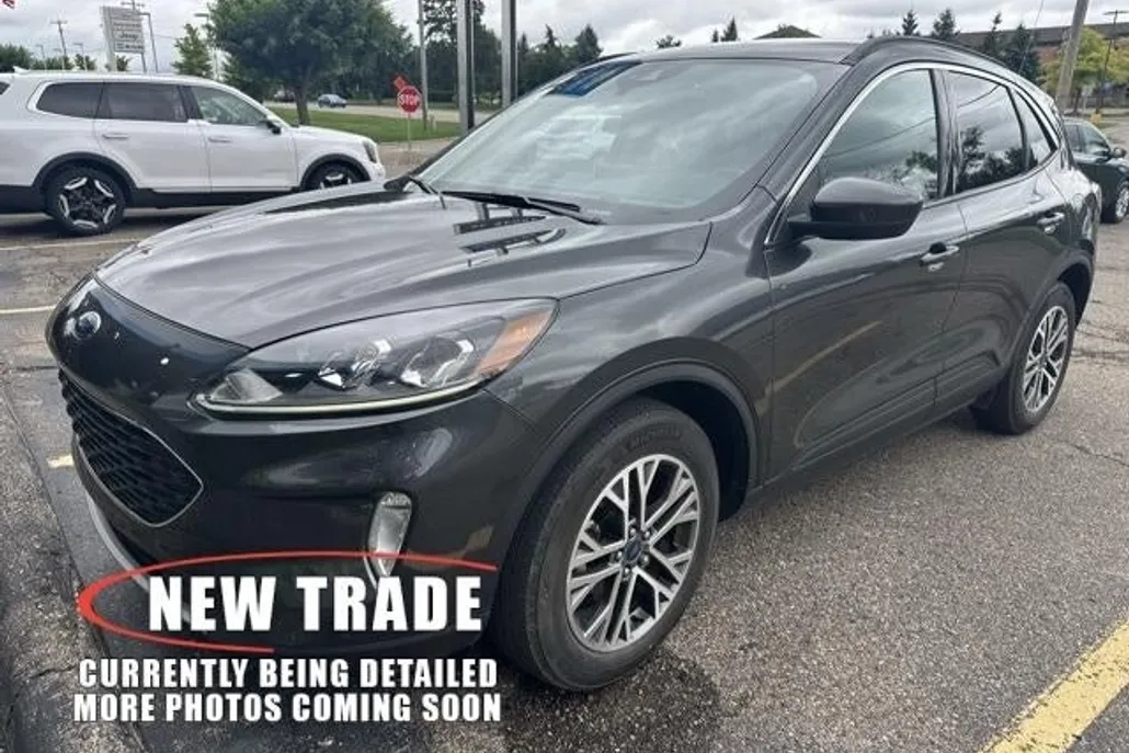 2020 Ford Escape SEL photo 1