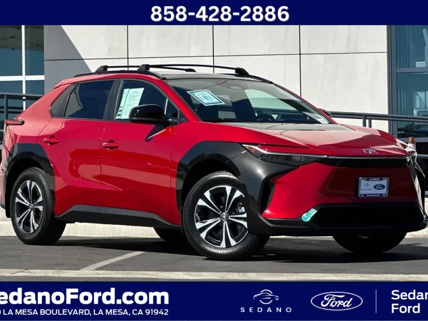 2024 Toyota bZ4X XLE photo 1