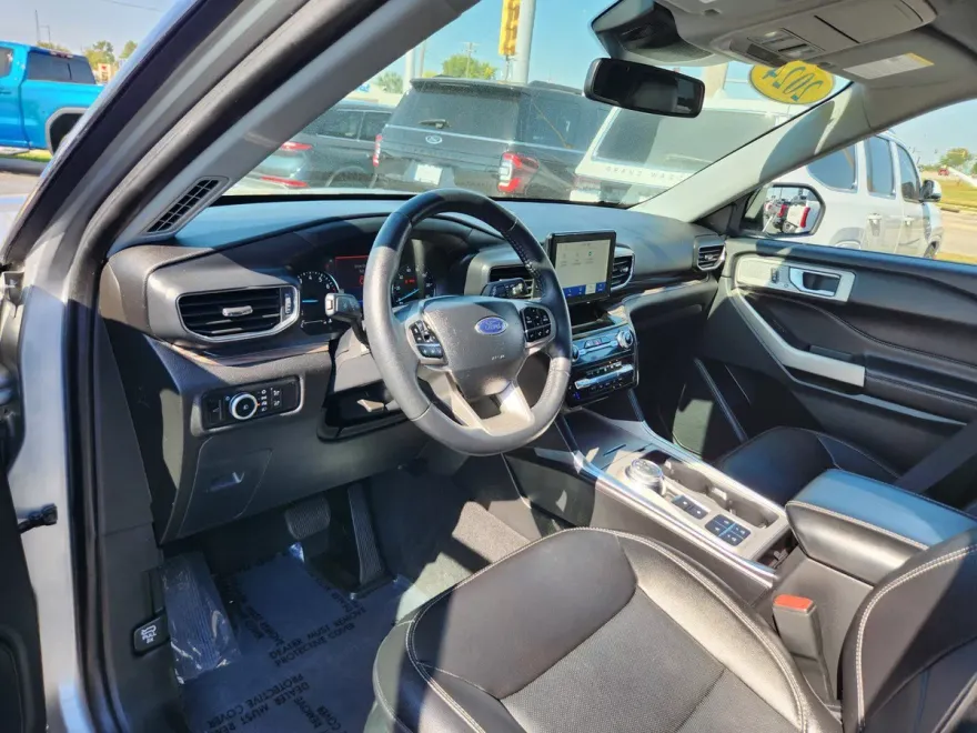 2024 Ford Explorer Limited photo 1