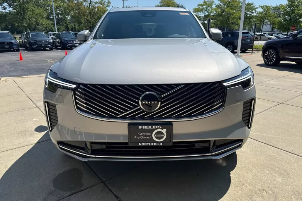 2025 Volvo XC90 B5 Plus photo 1