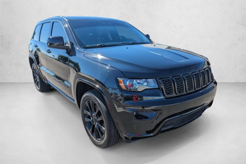 2021 Jeep Grand Cherokee Laredo photo 1