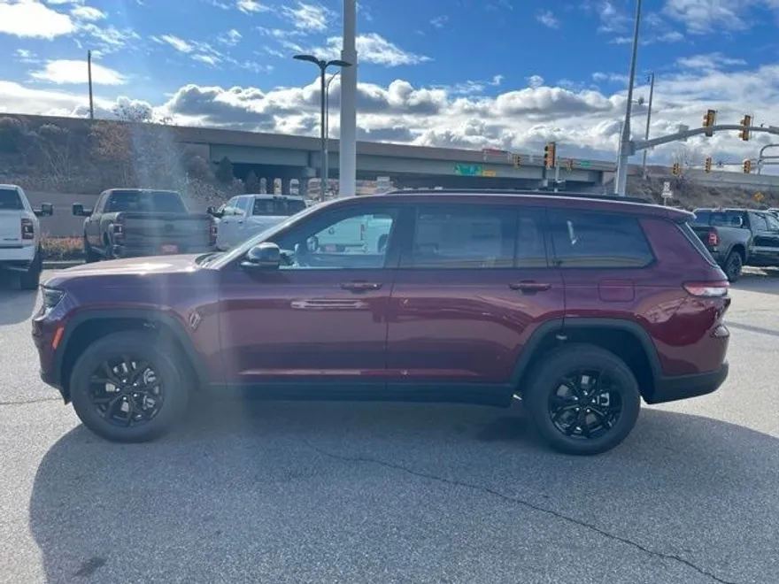 2025 Jeep Grand Cherokee Altitude photo 1
