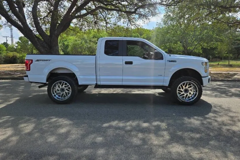 2016 Ford F-150 XLT photo 1