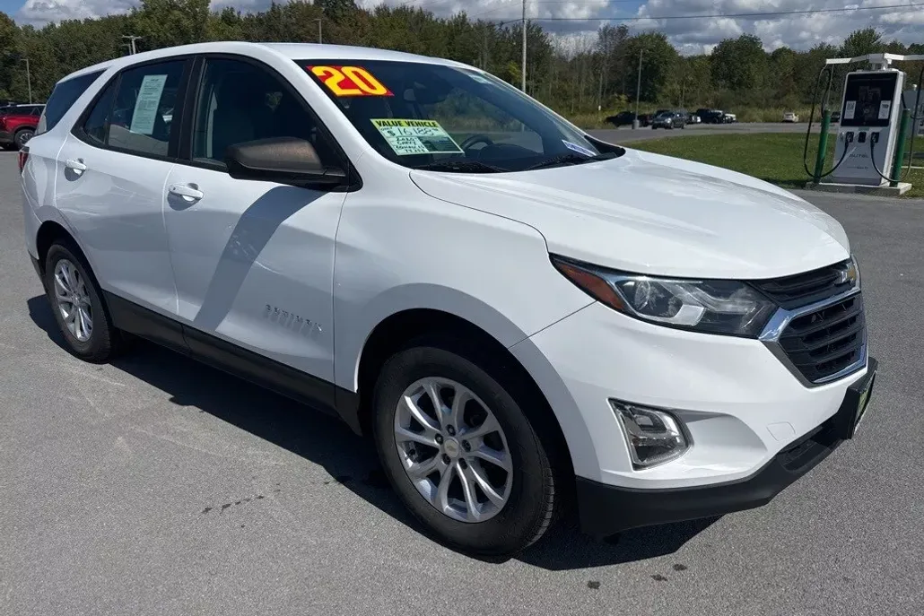2020 Chevrolet Equinox LS photo 1