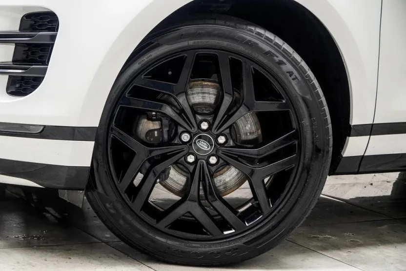 2023 Land Rover Range Rover Evoque R-Dynamic S photo 1