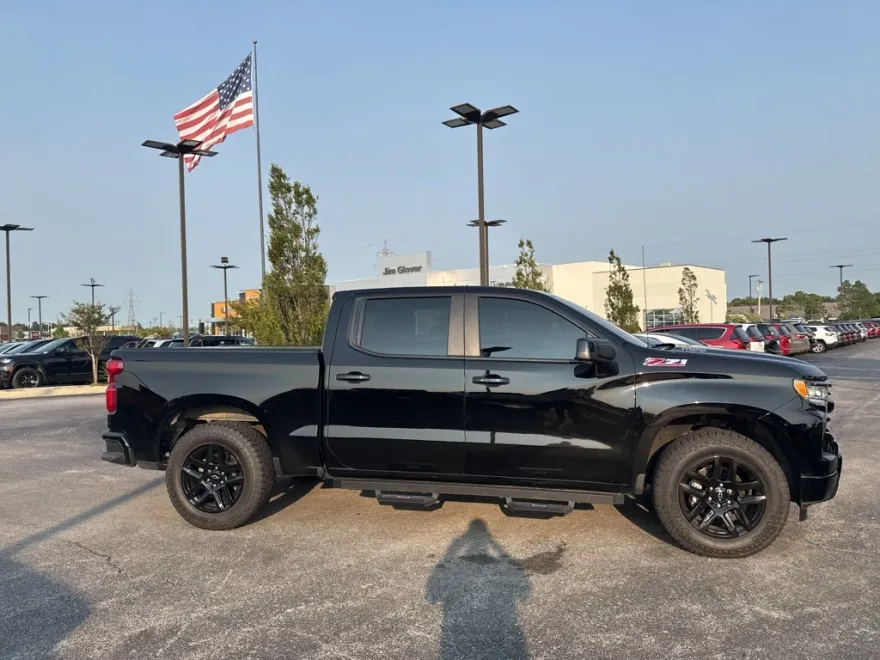 2023 Chevrolet Silverado 1500 RST photo 1