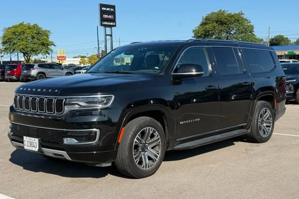 2023 Jeep Wagoneer L Series II photo 1