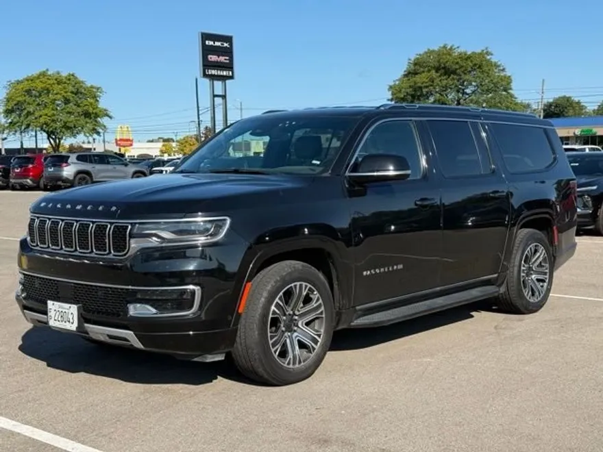 2023 Jeep Wagoneer L Series II photo 1
