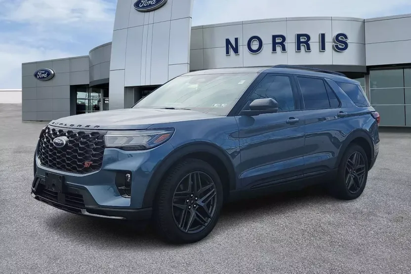 2025 Ford Explorer ST photo 1