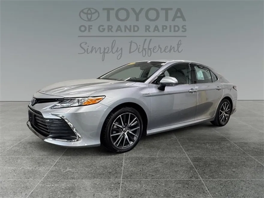 2021 Toyota Camry Hybrid XLE photo 1