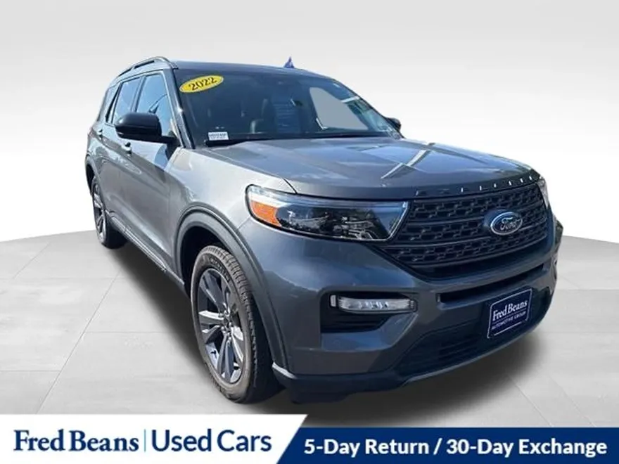 2022 Ford Explorer XLT photo 1