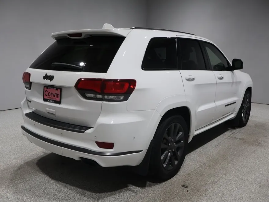2019 Jeep Grand Cherokee Overland photo 1