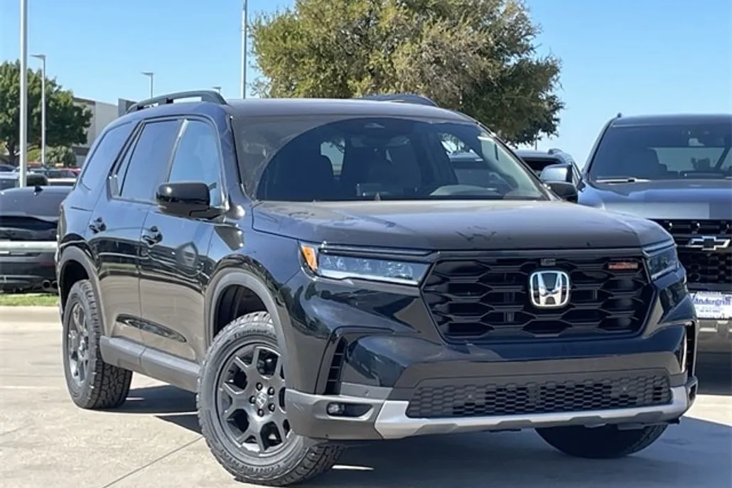 2025 Honda Pilot TrailSport photo 1