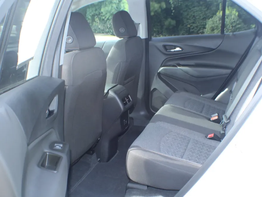 2024 Chevrolet Equinox LT photo 1