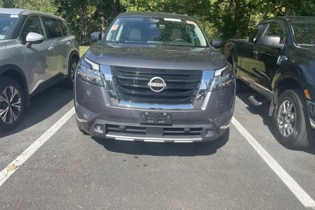 2022 Nissan Pathfinder SL photo 1