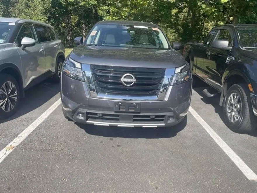 2022 Nissan Pathfinder SL photo 1