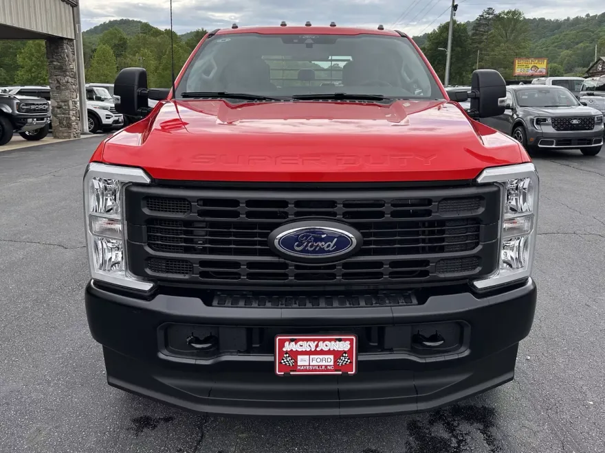 2025 Ford F-350 XL photo 1