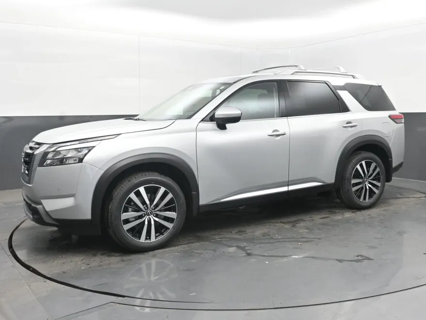 2025 Nissan Pathfinder Platinum photo 1