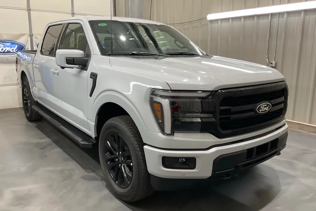 2025 Ford F-150 Lariat photo 1