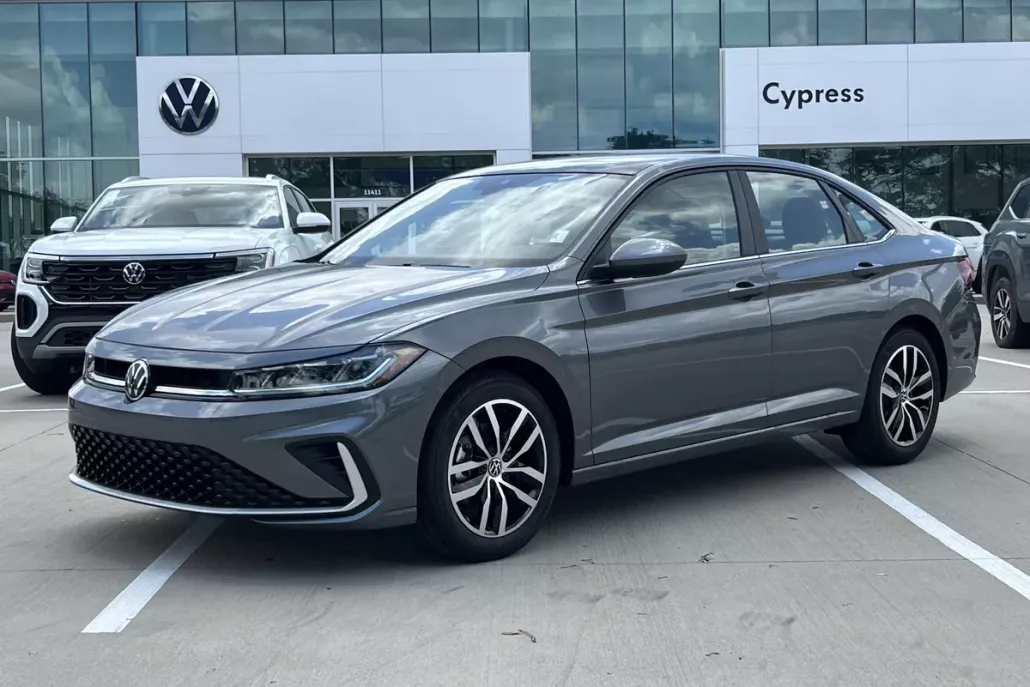 2025 Volkswagen Jetta SE photo 1