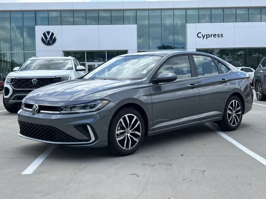 2025 Volkswagen Jetta SE photo 1
