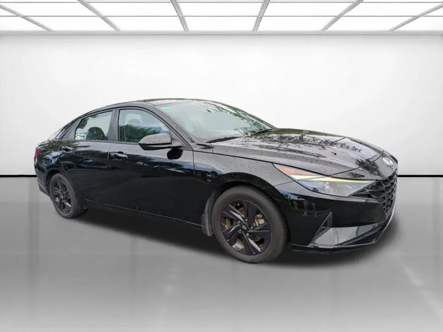 2022 Hyundai Elantra SEL Convenience photo 1