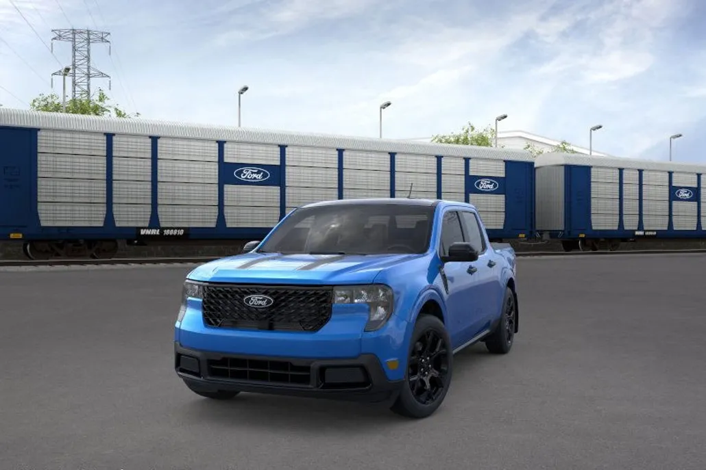 2025 Ford Maverick XLT photo 1