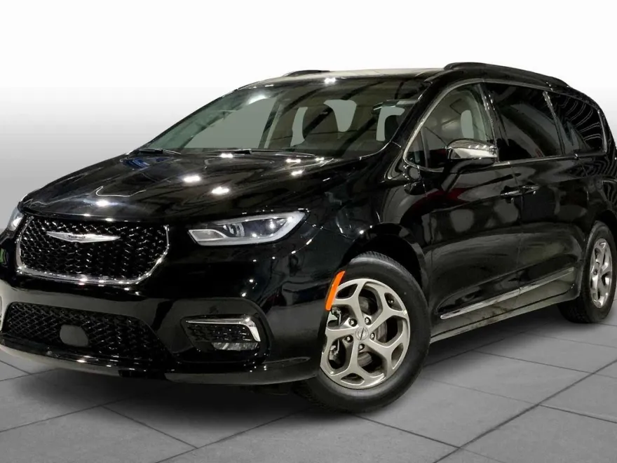 2023 Chrysler Pacifica Limited photo 1