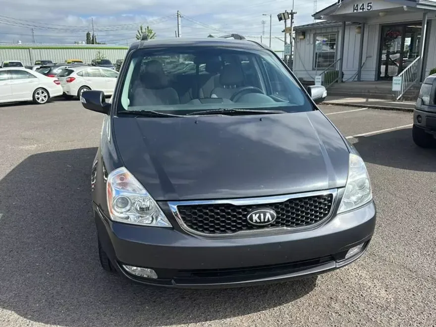2014 Kia Sedona LX photo 1