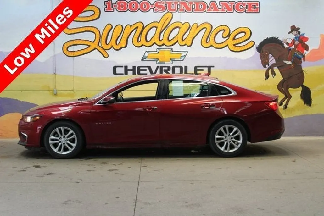 2017 Chevrolet Malibu 1LT photo 1