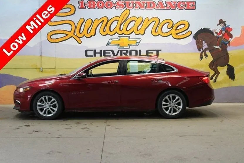 2017 Chevrolet Malibu 1LT photo 1
