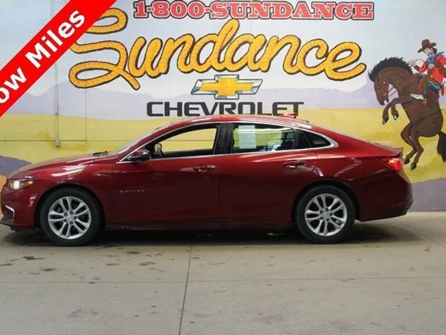 2017 Chevrolet Malibu 1LT photo 1
