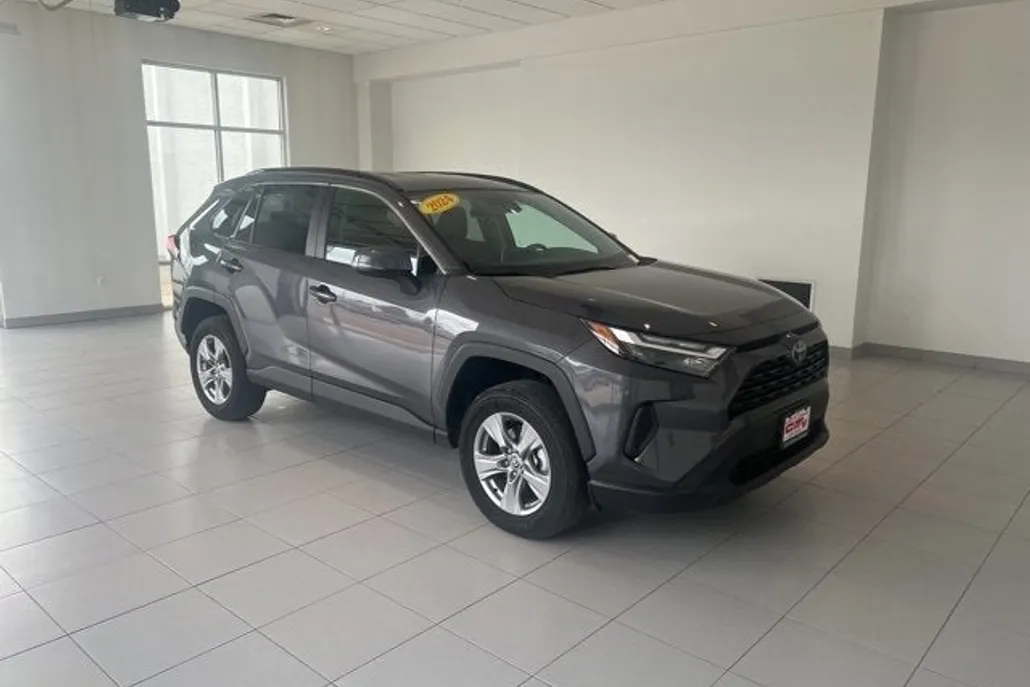 2024 Toyota RAV4 XLE photo 1