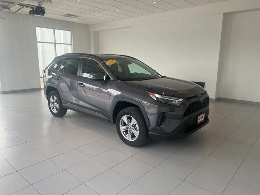 2024 Toyota RAV4 XLE photo 1