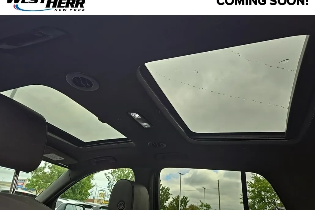 2023 Chevrolet Traverse RS photo 1