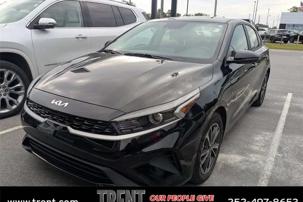 2023 Kia Forte LXS photo 1