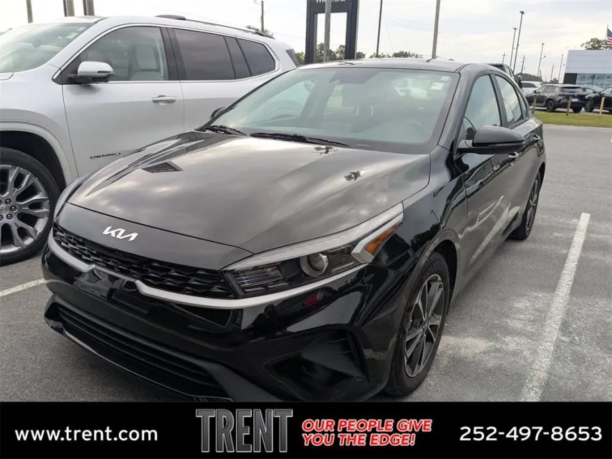 2023 Kia Forte LXS photo 1