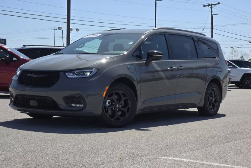 2025 Chrysler Pacifica Hybrid S Appearance photo 1