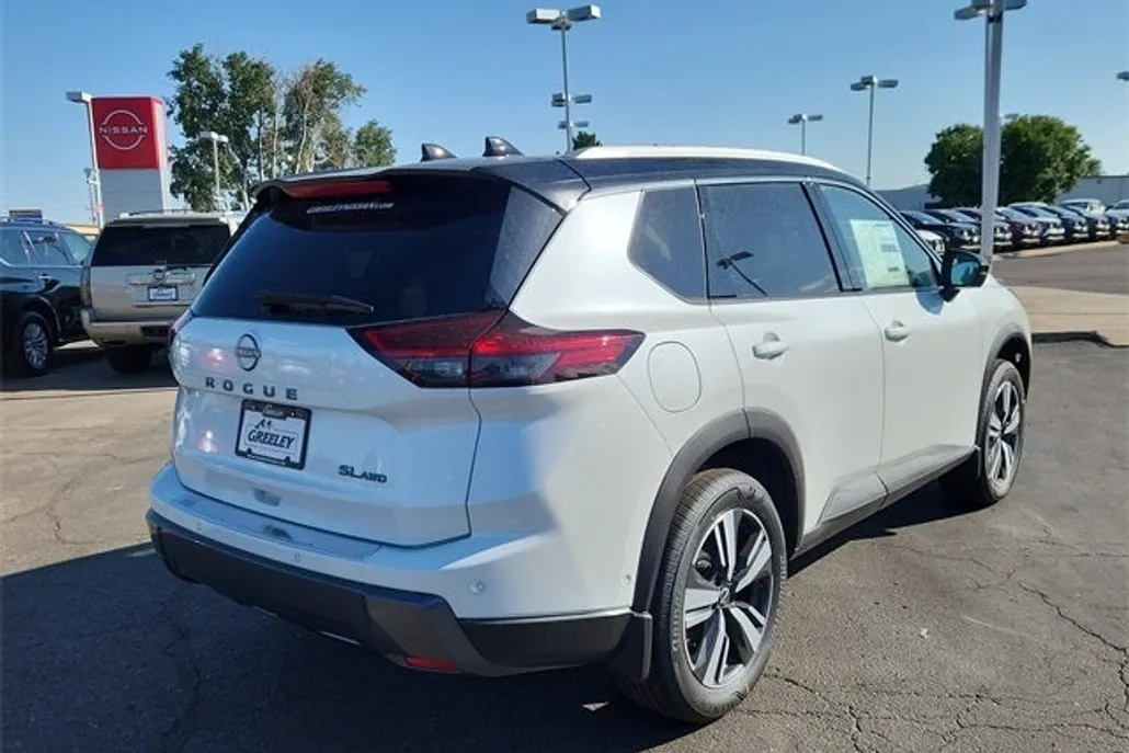 2025 Nissan Rogue SL photo 1