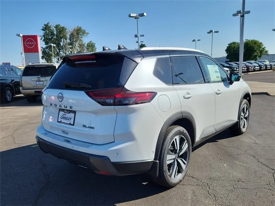 2025 Nissan Rogue SL photo 1